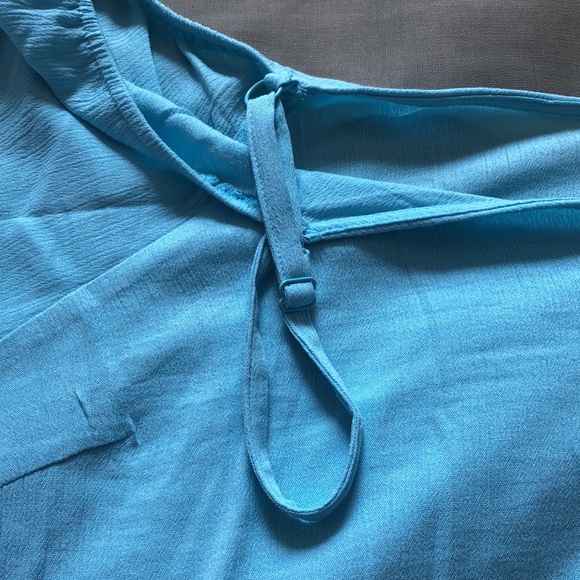 Gently worn - Washable Crinkle Gauze Cold Shoulder 🔝 by Torrid size 2 - Picture 10 of 15